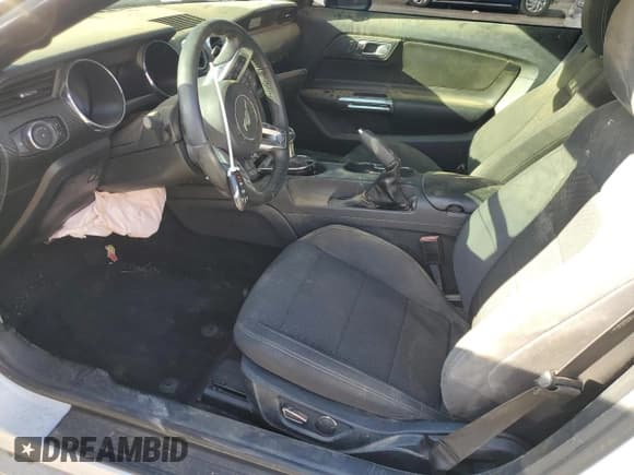 ✅ 2015 Ford Mustang V6 • VIN: 1FATP8EM2F5418970 • Lot: 82271425. Wystawiony na Copart z przebiegiem 111 945 mil. Bezpłatny archiwum sprzedaży aukcyjnych z USA i szczegółowy raport historii pojazdu na DreamBid. Zdjęcie 7.