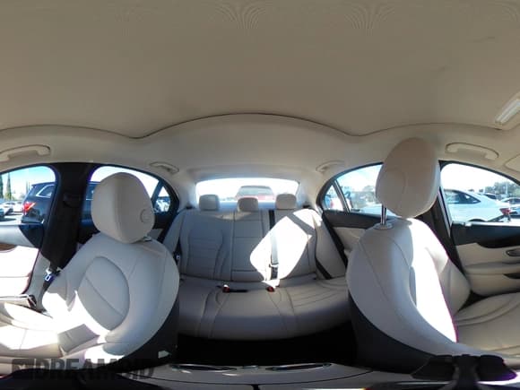 ✅ 2018 Mercedes-Benz C 300 • VIN: 55SWF4JB9JU282205 • Lot: 43469444. Wystawiony na IAAI z przebiegiem 28 820 mil. Bezpłatny archiwum sprzedaży aukcyjnych z USA i szczegółowy raport historii pojazdu na DreamBid. Zdjęcie 21.