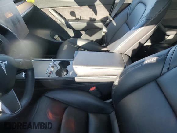 ✅ 2022 Tesla Model Y Long Range • VIN: 7SAYGDEE9NF371325 • Lot: 46917505. Wystawiony na Copart z przebiegiem Nie podano. Bezpłatny archiwum sprzedaży aukcyjnych z USA i szczegółowy raport historii pojazdu na DreamBid. Zdjęcie 7.