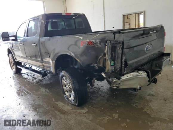 ✅ 2017 Ford F-250 Lariat • VIN: 1FT7W2BT8HEF06447 • Lot: 92582245. Wystawiony na Copart z przebiegiem 214 474 mil. Bezpłatny archiwum sprzedaży aukcyjnych z USA i szczegółowy raport historii pojazdu na DreamBid. Zdjęcie 2.