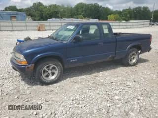 2000 Chevrolet S-10 LS z VIN 1GCCS195XY8197462, wystawiony jako Copart lot #66848765 z przebiegiem 238 248 mil mil oraz Czysty tytuł • Clean title. Historia ofert i sprzedaży dostępna na DreamBid. Obrazek 1.