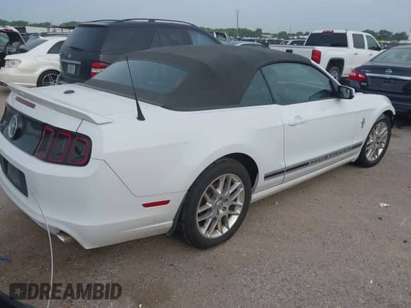 2014 Ford Mustang V6 с VIN 1ZVBP8EM6E5320297, выставлен на аукционе IAAI как лот 43146690 с пробегом 160 174 миль миль и . История ставок и продаж доступна на DreamBid. Изображение 4.