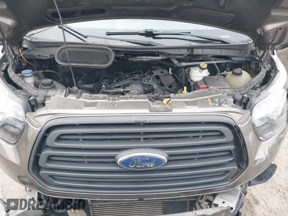 ✅ 2018 Ford Transit • VIN: 1FTYR1CG7JKA94942 • Lot: 43542703. Wystawiony na IAAI z przebiegiem 171 473 mil. Bezpłatny archiwum sprzedaży aukcyjnych z USA i szczegółowy raport historii pojazdu na DreamBid. Zdjęcie 10.