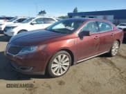 ✅ 2015 Lincoln MKS EcoBoost • VIN: 1LNHL9FT6FG604485 • Лот: 70577565. Опубликован ранее на Copart с пробегом 90 658 миль. Бесплатный доступ к архиву аукционных продаж из США и подробный отчёт об истории автомобиля на DreamBid. Изображение 1.