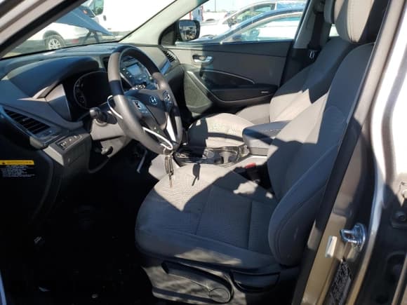 ✅ 2015 Hyundai Santa Fe • VIN: 5XYZT3LB7FG236516 • Lot: 89712495. Listed on Copart with 150,840 mi. Free auction sales archive from the USA and detailed vehicle history report at DreamBid. Image 7.