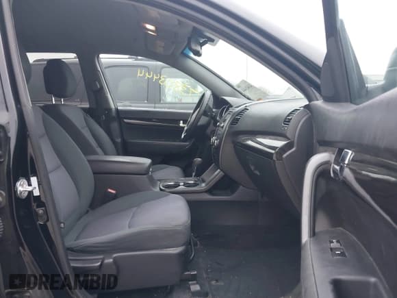 ✅ 2013 Kia Sorento LX • VIN: 5XYKT3A65DG418669 • Lot: 43803444. Listed on IAAI with 282,001 mi. Free auction sales archive from the USA and detailed vehicle history report at DreamBid. Image 5.