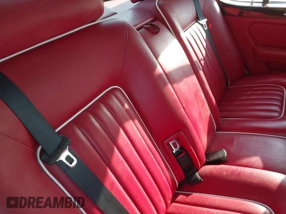 ✅ 1991 Bentley Mulsanne • VIN: SCBZS02D6MCX34585 • Lot: 41423694. Wystawiony na IAAI z przebiegiem 78 718 mil. Bezpłatny archiwum sprzedaży aukcyjnych z USA i szczegółowy raport historii pojazdu na DreamBid. Zdjęcie 8.