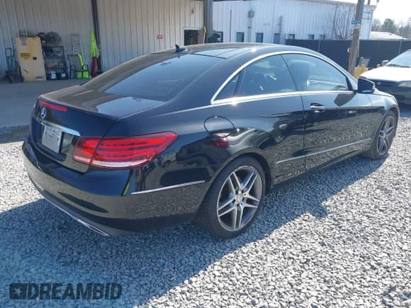 ✅ 2014 Mercedes-Benz E 350 • VIN: WDDKJ5KBXEF248011 • Lot: 41566643. Listed on IAAI with 120,108 mi. Free auction sales archive from the USA and detailed vehicle history report at DreamBid. Image 4.