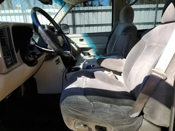 ✅ 2001 Chevrolet Suburban LS • VIN: 1GNEC16T61J224445 • Лот: 45307545. Опубликован ранее на Copart с пробегом 353 264 миль. Бесплатный доступ к архиву аукционных продаж из США и подробный отчёт об истории автомобиля на DreamBid. Изображение 7.