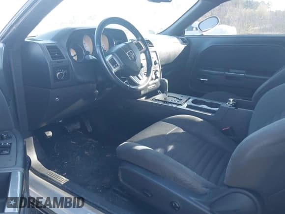 ✅ 2012 Dodge Challenger SXT • VIN: 2C3CDYAG2CH170439 • Lot: 41745368. Wystawiony na IAAI z przebiegiem 131 719 mil. Bezpłatny archiwum sprzedaży aukcyjnych z USA i szczegółowy raport historii pojazdu na DreamBid. Zdjęcie 8.