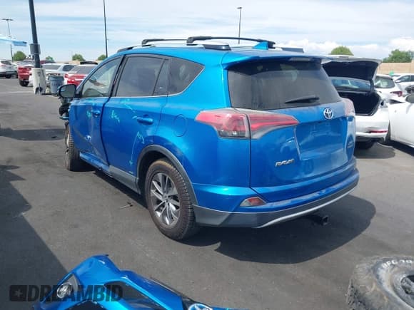 ✅ 2016 Toyota RAV4 XLE • VIN: JTMRJREV8GD001932 • Lot: 43243102. Wystawiony na IAAI z przebiegiem 105 918 mil. Bezpłatny archiwum sprzedaży aukcyjnych z USA i szczegółowy raport historii pojazdu na DreamBid. Zdjęcie 3.