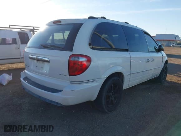 ✅ 2006 Chrysler Town & Country Limited • VIN: 2A8GP64L86R684014 • Лот: 43663883. Опубликован ранее на IAAI с пробегом 226 862 миль. Бесплатный доступ к архиву аукционных продаж из США и подробный отчёт об истории автомобиля на DreamBid. Изображение 4.