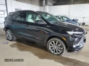 ✅ 2024 Buick Encore GX Avenir • VIN: KL4AMGSL1RB022738 • Lot: 72033575. Wystawiony na Copart z przebiegiem 16 142 mil. Bezpłatny archiwum sprzedaży aukcyjnych z USA i szczegółowy raport historii pojazdu na DreamBid. Zdjęcie 4.