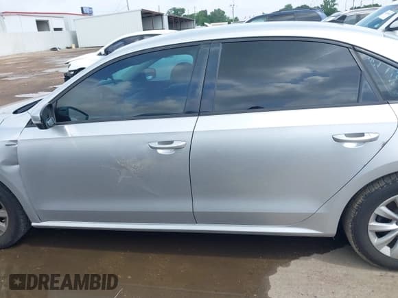 ✅ 2015 Volkswagen Passat Limited Edition • VIN: 1VWAT7A38FC035077 • Lot: 42123881. Listed on IAAI with 169,873 mi. Free auction sales archive from the USA and detailed vehicle history report at DreamBid. Image 14.