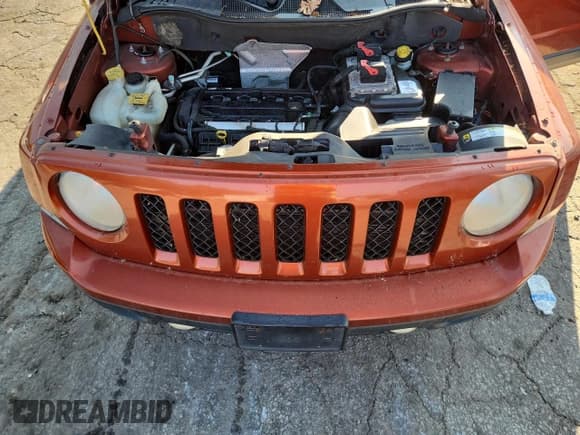 ✅ 2012 Jeep Patriot Latitude • VIN: 1C4NJPFA6CD674131 • Lot: 70163595. Wystawiony na Copart z przebiegiem 182 073 mil. Bezpłatny archiwum sprzedaży aukcyjnych z USA i szczegółowy raport historii pojazdu na DreamBid. Zdjęcie 12.