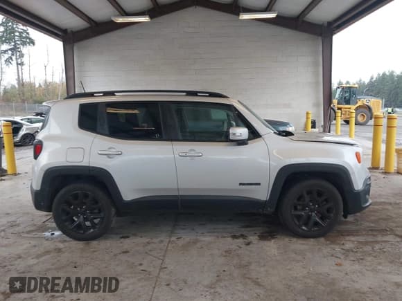 ✅ 2018 Jeep Renegade Altitude • VIN: ZACCJABB7JPH18610 • Lot: 43598761. Wystawiony na IAAI z przebiegiem 139 012 mil. Bezpłatny archiwum sprzedaży aukcyjnych z USA i szczegółowy raport historii pojazdu na DreamBid. Zdjęcie 13.