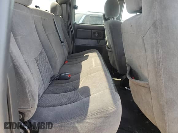 2006 Chevrolet Silverado 1500 LS z VIN 1GCEK19V26Z143573, wystawiony jako Copart lot #70707094 z przebiegiem 223 853 mil mil oraz Szkoda całkowita • Salvage title. Historia ofert i sprzedaży dostępna na DreamBid. Obrazek 10.