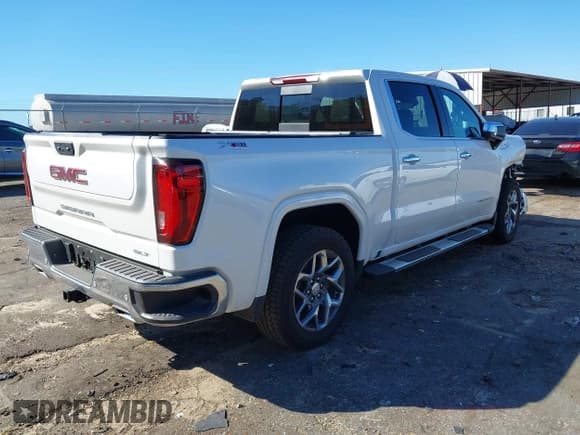 ✅ 2025 GMC Sierra 1500 SLT • VIN: 3GTUUDED3SG258228 • Лот: 43404808. Опубликован ранее на IAAI с пробегом 4 609 миль. Бесплатный доступ к архиву аукционных продаж из США и подробный отчёт об истории автомобиля на DreamBid. Изображение 4.