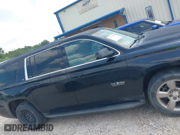 ✅ 2015 Chevrolet Suburban LT • VIN: 1GNSCJKC9FR642998 • Lot: 42974595. Wystawiony na IAAI z przebiegiem 358 414 mil. Bezpłatny archiwum sprzedaży aukcyjnych z USA i szczegółowy raport historii pojazdu na DreamBid. Zdjęcie 13.