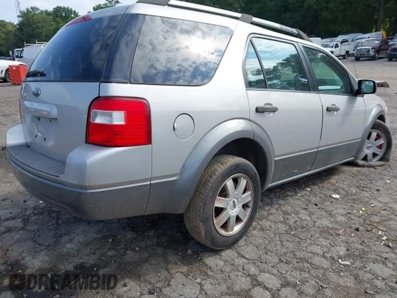 ✅ 2006 Ford Freestyle SE • VIN: 1FMZK01166GA43343 • Lot: 43170003. Wystawiony na IAAI z przebiegiem Nie podano. Bezpłatny archiwum sprzedaży aukcyjnych z USA i szczegółowy raport historii pojazdu na DreamBid. Zdjęcie 4.