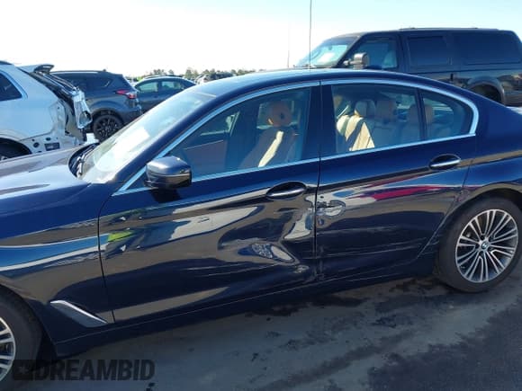 ✅ 2018 BMW 5 Series 530i xDrive • VIN: WBAJA7C56JWC76974 • Lot: 43649989. Listed on IAAI with 113,725 mi. Free auction sales archive from the USA and detailed vehicle history report at DreamBid. Image 6.