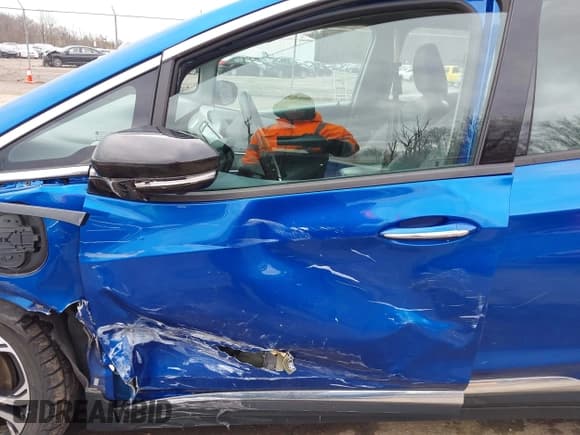 ✅ 2021 Chevrolet Bolt EV Premier • VIN: 1G1FZ6S0XM4102770 • Lot: 41747426. Wystawiony na IAAI z przebiegiem 61 983 mil. Bezpłatny archiwum sprzedaży aukcyjnych z USA i szczegółowy raport historii pojazdu na DreamBid. Zdjęcie 6.