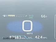 ✅ 2021 Toyota Prius LE • VIN: JTDKAMFP7M3173830 • Lot: 42236240. Wystawiony na IAAI z przebiegiem 87 983 mil. Bezpłatny archiwum sprzedaży aukcyjnych z USA i szczegółowy raport historii pojazdu na DreamBid. Zdjęcie 16.