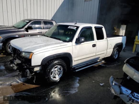 ✅ 2003 Chevrolet Silverado 1500 LS • VIN: 2GCEC19T131197995 • Lot: 69527004. Wystawiony na Copart z przebiegiem 197 471 mil mil. Skorzystaj z bezpłatnego archiwum sprzedaży aukcyjnych z USA i zobacz szczegółowy raport historii pojazdu na DreamBid. Zdjęcie 1.