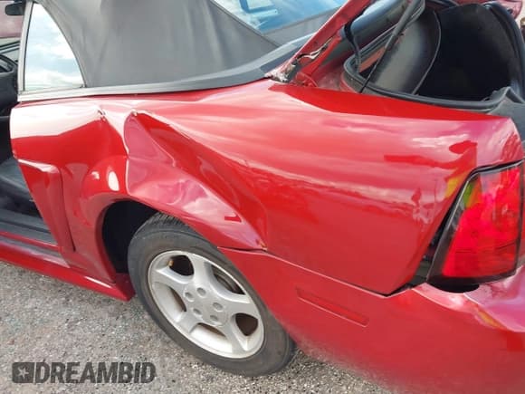 ✅ 2001 Ford Mustang Deluxe • VIN: 1FAFP44481F118800 • Lot: 43197259. Listed on IAAI with 75,944 mi. Free auction sales archive from the USA and detailed vehicle history report at DreamBid. Image 6.