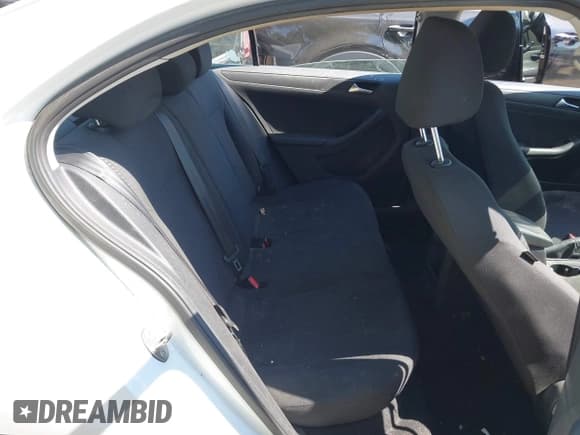 ✅ 2016 Volkswagen Jetta S • VIN: 3VW267AJ9GM415247 • Lot: 43212901. Wystawiony na IAAI z przebiegiem Nie podano. Bezpłatny archiwum sprzedaży aukcyjnych z USA i szczegółowy raport historii pojazdu na DreamBid. Zdjęcie 8.