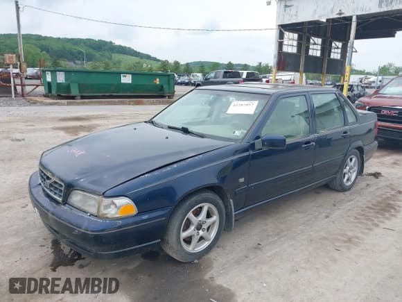 ✅ 2000 Volvo S70 • VIN: YV1LS56D8Y2627201 • Lot: 42287057. Wystawiony na IAAI z przebiegiem 203 975 mil. Bezpłatny archiwum sprzedaży aukcyjnych z USA i szczegółowy raport historii pojazdu na DreamBid. Zdjęcie 2.