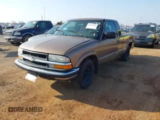 ✅ 2003 Chevrolet S-10 LS • VIN: 1GCCS19H938278424 • Лот: 41447907. Опубликован ранее на IAAI с пробегом 237 350 миль. Бесплатный доступ к архиву аукционных продаж из США и подробный отчёт об истории автомобиля на DreamBid. Изображение 2.