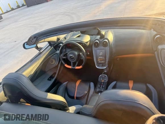 ✅ 2019 McLaren 570S • VIN: SBM13FAA2KW006251 • Lot: 65014155. Wystawiony na Copart z przebiegiem 10 553 mil. Bezpłatny archiwum sprzedaży aukcyjnych z USA i szczegółowy raport historii pojazdu na DreamBid. Zdjęcie 6.