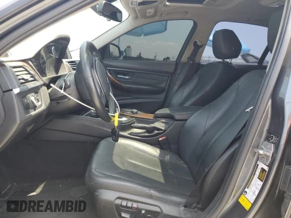 ✅ 2015 BMW 3 Series 328i • VIN: WBA3A5G5XFNS86943 • Lot: 57620325. Wystawiony na Copart z przebiegiem 154 165 mil. Bezpłatny archiwum sprzedaży aukcyjnych z USA i szczegółowy raport historii pojazdu na DreamBid. Zdjęcie 7.