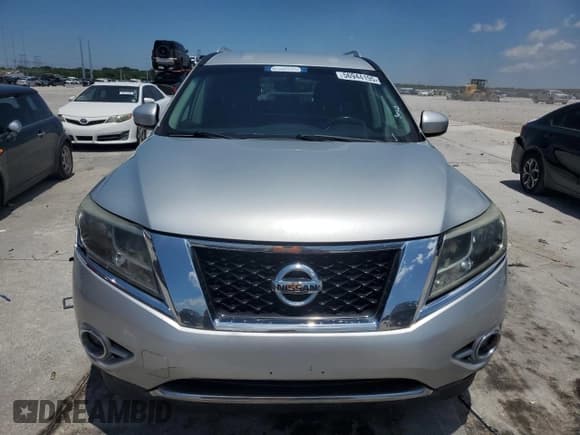 ✅ 2016 Nissan Pathfinder S • VIN: 5N1AR2MN8GC617906 • Lot: 56944195. Listed on Copart with 168,245 mi. Free auction sales archive from the USA and detailed vehicle history report at DreamBid. Image 5.