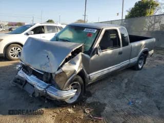 ✅ 1999 Chevrolet S-10 LS • VIN: 1GCCS19X8X8204988 • Лот: 50084925. Опубликован ранее на Copart с пробегом Не указан. Бесплатный доступ к архиву аукционных продаж из США и подробный отчёт об истории автомобиля на DreamBid. Изображение 1.