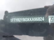 ✅ 2019 Ford Transit • VIN: 1FTYR2YM3KKA96824 • Lot: 41088013. Wystawiony na IAAI z przebiegiem 137 331 mil. Bezpłatny archiwum sprzedaży aukcyjnych z USA i szczegółowy raport historii pojazdu na DreamBid. Zdjęcie 9.