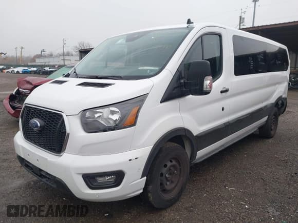 ✅ 2023 Ford Transit Passenger XLT • VIN: 1FBAX2YG1PKA91215 • Lot: 43217979. Wystawiony na IAAI z przebiegiem 74 046 mil. Bezpłatny archiwum sprzedaży aukcyjnych z USA i szczegółowy raport historii pojazdu na DreamBid. Zdjęcie 17.
