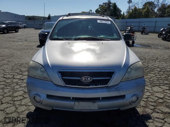 ✅ 2003 Kia Sorento LX • VIN: KNDJD733035175296 • Лот: 49673265. Опубликован ранее на Copart с пробегом 107 062 миль. Бесплатный доступ к архиву аукционных продаж из США и подробный отчёт об истории автомобиля на DreamBid. Изображение 5.