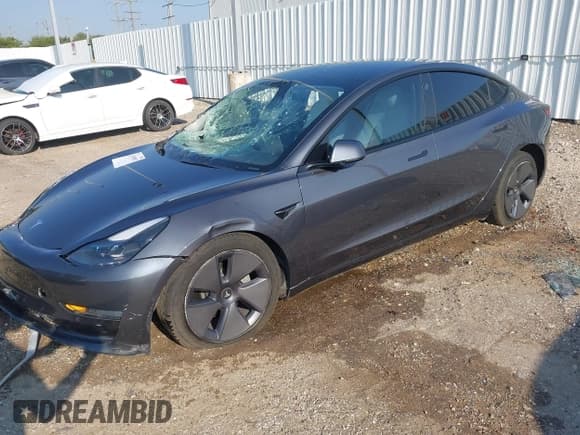 ✅ 2022 Tesla Model 3 Long Range • VIN: 5YJ3E1EB6NF153697 • Lot: 43190957. Wystawiony na IAAI z przebiegiem 68 026 mil. Bezpłatny archiwum sprzedaży aukcyjnych z USA i szczegółowy raport historii pojazdu na DreamBid. Zdjęcie 2.