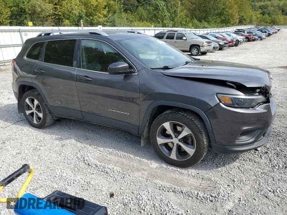 ✅ 2019 Jeep Cherokee Altitude • VIN: 1C4PJMLB1KD141817 • Lot: 71489575. Wystawiony na Copart z przebiegiem 94 824 mil. Bezpłatny archiwum sprzedaży aukcyjnych z USA i szczegółowy raport historii pojazdu na DreamBid. Zdjęcie 4.