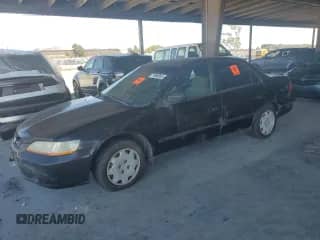 1999 Honda Accord LX z VIN JHMCG6651XC011773, wystawiony jako Copart lot #71686555 z przebiegiem Nie podano mil oraz Czysty tytuł • Clean title. Historia ofert i sprzedaży dostępna na DreamBid. Obrazek 1.