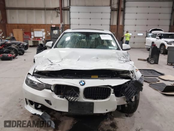 ✅ 2014 BMW 3 Series 328i xDrive • VIN: WBA3B5C54EP542693 • Лот: 43661143. Опубликован ранее на IAAI с пробегом 137 501 миль. Бесплатный доступ к архиву аукционных продаж из США и подробный отчёт об истории автомобиля на DreamBid. Изображение 12.
