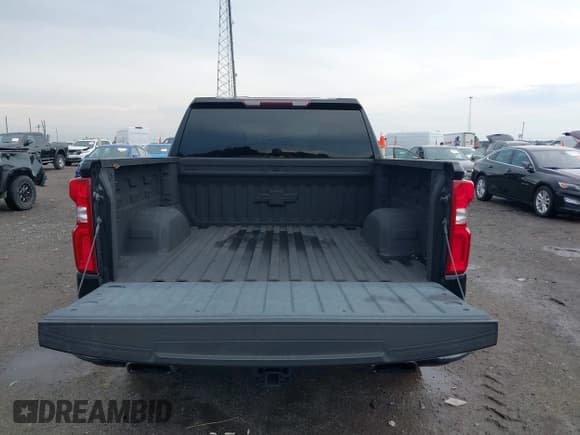 ✅ 2019 Chevrolet Silverado 1500 RST • VIN: 3GCUYEEDXKG177656 • Lot: 42870941. Wystawiony na IAAI z przebiegiem 72 422 mil. Bezpłatny archiwum sprzedaży aukcyjnych z USA i szczegółowy raport historii pojazdu na DreamBid. Zdjęcie 17.