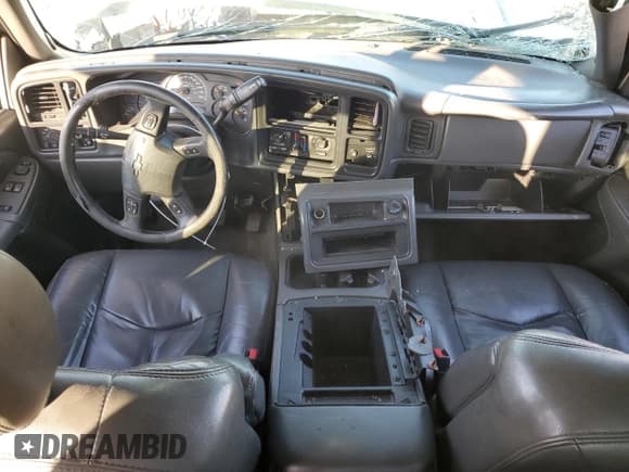 ✅ 2006 Chevrolet Silverado 2500HD Work Truck • VIN: 1GCHK29266E126615 • Lot: 43231365. Wystawiony na Copart z przebiegiem 286 060 mil. Bezpłatny archiwum sprzedaży aukcyjnych z USA i szczegółowy raport historii pojazdu na DreamBid. Zdjęcie 8.