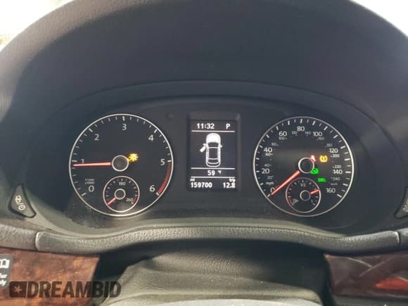 ✅ 2013 Volkswagen Passat SEL Premium • VIN: 1VWCN7A32DC001622 • Лот: 82611005. Опубликован ранее на Copart с пробегом 159 700 миль. Бесплатный доступ к архиву аукционных продаж из США и подробный отчёт об истории автомобиля на DreamBid. Изображение 9.