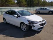 ✅ 2018 Chevrolet Cruze Premier • VIN: 3G1BF6SM0JS618903 • Lot: 42796843. Wystawiony na Copart z przebiegiem 18 937 mil. Bezpłatny archiwum sprzedaży aukcyjnych z USA i szczegółowy raport historii pojazdu na DreamBid. Zdjęcie 4.