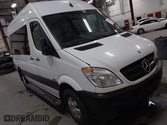 ✅ 2012 Mercedes-Benz Sprinter Passenger • VIN: WDZPE7CC2C5660966 • Lot: 43720741. Wystawiony na IAAI z przebiegiem 236 080 mil. Bezpłatny archiwum sprzedaży aukcyjnych z USA i szczegółowy raport historii pojazdu na DreamBid. Zdjęcie 1.
