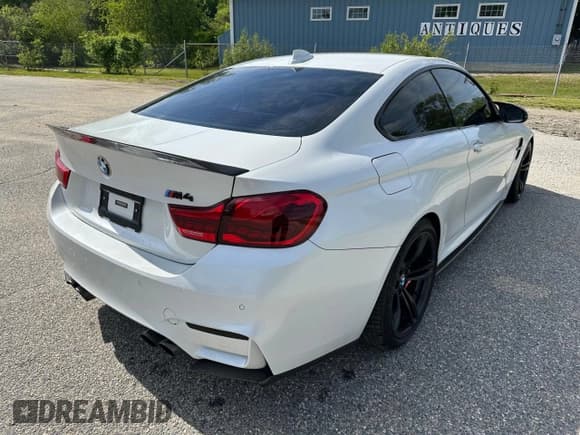 ✅ 2015 BMW M4 • VIN: WBS3R9C58FK332532 • Lot: 59045225. Listed on Copart with 127,199 mi. Free auction sales archive from the USA and detailed vehicle history report at DreamBid. Image 4.