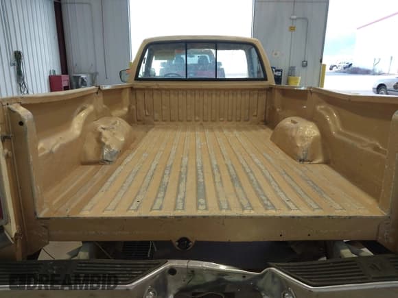 ✅ 1987 Dodge Dakota • VIN: 1B7GR14M4HS512318 • Lot: 43295833. Wystawiony na IAAI z przebiegiem 185 450 mil. Bezpłatny archiwum sprzedaży aukcyjnych z USA i szczegółowy raport historii pojazdu na DreamBid. Zdjęcie 8.